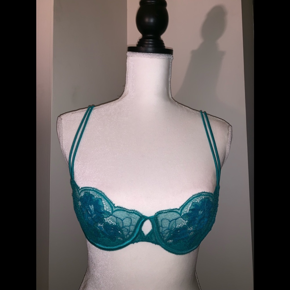 Victoria’s Secret Lace Very Sexy Bra 34B